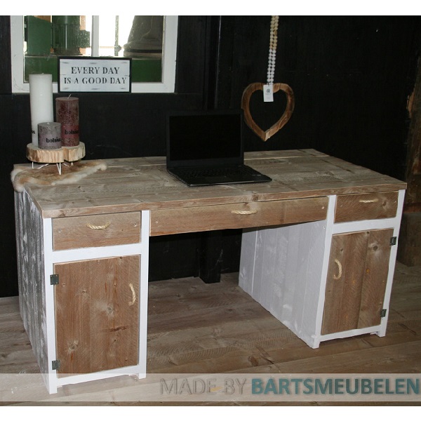 steigerhouten bureau jenna voor in de studeerkamer