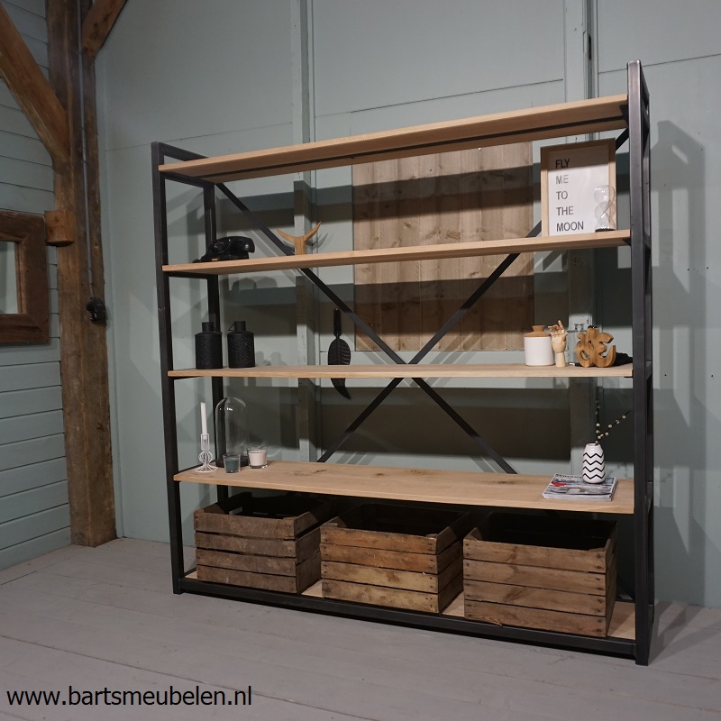 Boekenkast rustiek eikenhout en staal 2 op maat - Bartsmeubelen Boekenkast rustiek eikenhout en staal 2 op maat - Bartsmeubelen