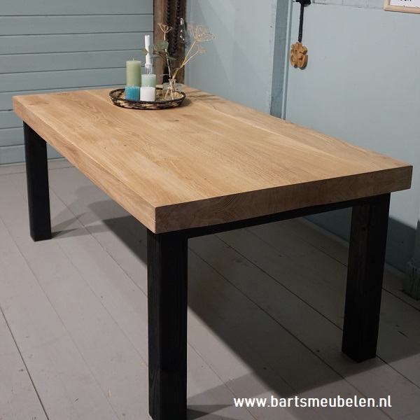 Eikenhout tafel