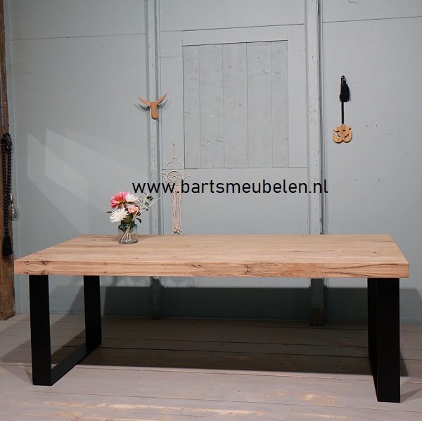 Vintage eikenhouten eettafel met stalen strip U onderstel Opgedikt tafelblad op maat met stalen stip onderstel voor