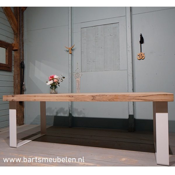 Vintage eikenhouten eettafel met stalen strip U onderstel Opgedikt tafelblad op maat met stalen stip onderstel voor